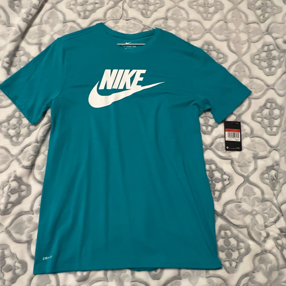 NWT, Size Large, Turquoise Mens Nike Tshirt